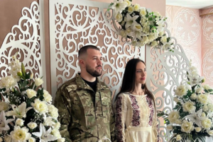 У Дніпрі відбулося весілля відомого на всю Україну командира батальйону «Азов-Дніпро»