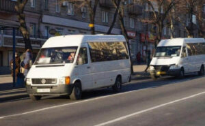 Можуть вигнати з салону: в Україні ввели заборону на музику в громадському транспорті