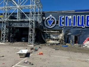 Серед загиблих та поранених — відвідувачі та працівники «Епіцентру»: окупанти вдарили по гіпермаркету в Херсоні