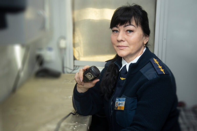 Як начальниця поїзда Лариса допомагала евакуювати людей з Донеччини - Дніпро Регіон