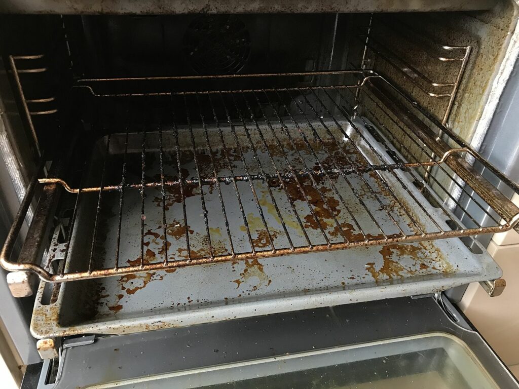 Вода та оцет: як відмити застарілий жир в духовці Вода та оцет: як відмити застарілий жир в духовці