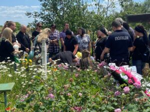 Спи спокійно, янголятко: у Підгородному попрощалися з 2-річною Лізою, яка загинула під час ракетного удару