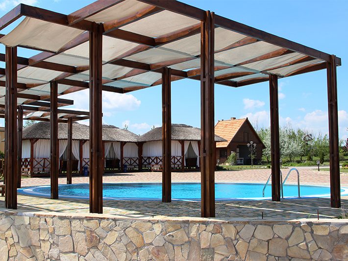 Бази відпочинку з басейнами поблизу Дніпра: де відпочити влітку 2023