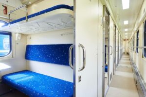 Укрзалізниця призначила додатковий поїзд, яким можна доїхати з Дніпра до Львова