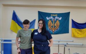 Перенесла 10 операцій: кінологиню Ларису Борисенко вперше виписали з лікарні після підриву на розтяжці