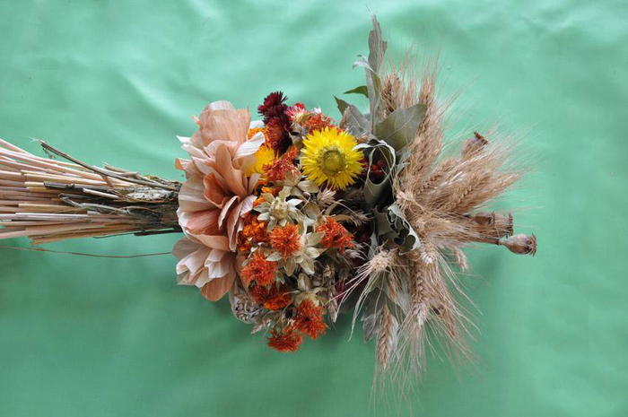 Пропонуємо зробити маковійчика своїми руками – невеликий букет з квітів та трав, який разом з медом освячується у храмі цього дня. З яких квітів складається маковійчик