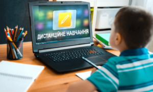 У Кривому Розі через напружену безпекову ситуацію школи переходять на дистанційне навчання