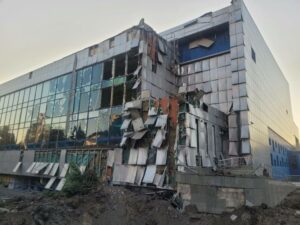 Ранкова атака по Дніпру 15 серпня: пошкоджено відомий спортивний комплекс міста (ФОТО)