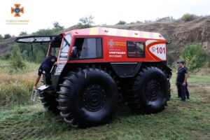 Рятувальники Дніпропетровської області показали свою нову дивомашину (Фото)