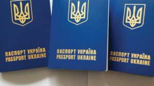 Чи треба в Україні після зміни прізвища змінювати і закордонний паспорт