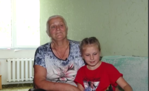 Літо прожили у вагончику після ракетного удару: українці назбирали на квартиру для бабусі й онучки з Підгородного