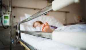 Двоє маленьких братиків обварилися окропом: у лікарні Дніпра помер 1,5-річний хлопчик
