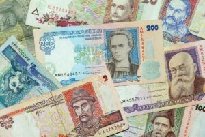 Залишилось менше місяця: в Україні терміново треба здати старі купюри