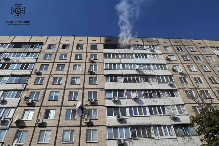На Парусі врятували жінку з палаючої багатоповерхівки - Дніпро Регіон