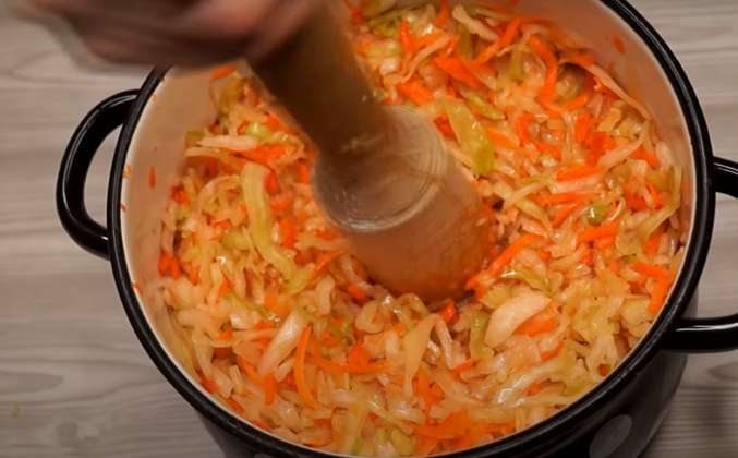 Як приготувати квашену капусту з морквою без цукру: рецепт