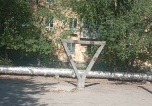 У Дніпрі на лівому березі помітили дивну бетонну конструкцію радянських часів: що вона означає