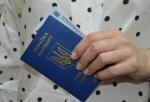 У Дніпрі розповіли, в який термін українцям оформлюється та видається закордонний паспорт