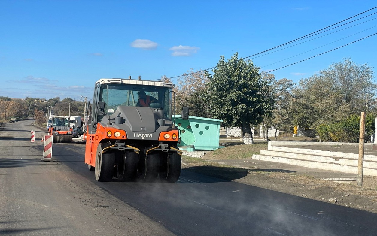 На Дніпропетровщині ремонтують дороги - Дніпро Регіон