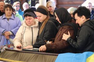 «Сивий» наближав перемогу, які вмів тільки він: у Нікополі попрощалися із загиблим бійцем 93-ї бригади