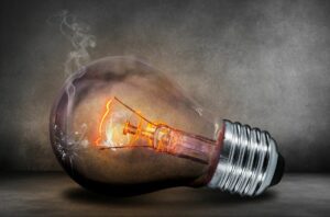 Тисячі абонентів будуть без електроенергії: велике відключення світла у Дніпрі в області 23 жовтня