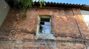 Знахідка на кладовищі: у Дніпрі виявили молитовний будинок 19-го сторіччя