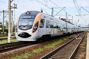 Вперше в історії незалежної України: Укрзалізниця запустила новий міжнародний потяг до Варшави