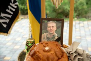 Кривава війна забирає від нас цвіт нації: у Нікополі попрощалися з 29-річним Героєм
