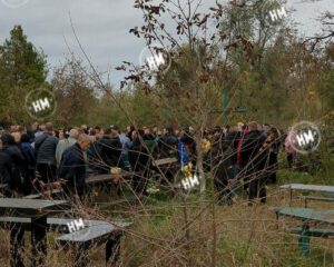На похороні була вся Обухівка: сьогодні поховали загиблу від ракетного удару Катерину Невкипілу
