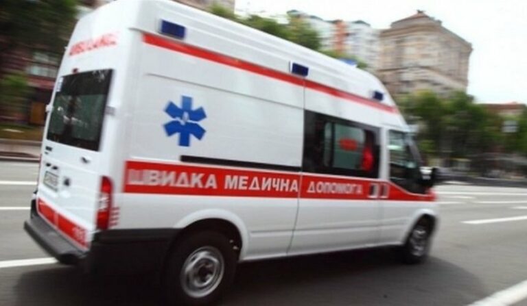 «Травма голови, без свідомості»: Новомосковська бригада швидкої допомоги врятували життя чоловіку