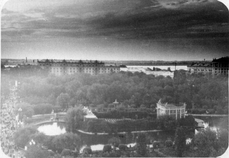 Сторінками історії Дніпра: в мережі показали, як виглядав парк Глоби у післявоєнні роки