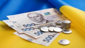 В Україні з 2024 року збільшиться зарплата у вчителів: скільки будуть отримувати