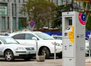 У Дніпрі відмінили плату за паркування, але не всюди: адреси