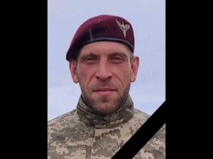 Залишилися батько та сестра: на Дніпропетровщині попрощалися з 33-річним Героєм
