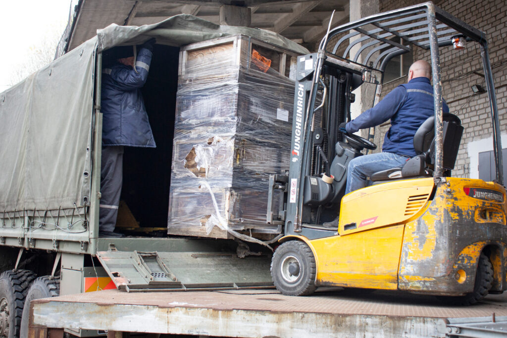 Кінські сили та екіпірування: чим допомагають військовим у Дніпрі Кінські сили та екіпірування: чим допомагають військовим у Дніпрі