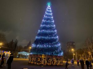 Новорічним ялинкам у Дніпрі бути: яким коштом встановлять дерева та локації (подробиці)
