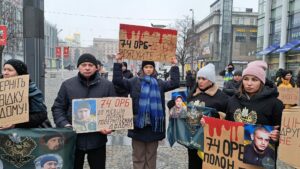 Не мовчи! Полон – вбиває: родичі військовополонених “азовців” провели акцію у Дніпрі