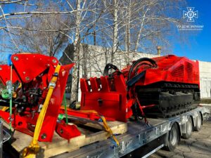 Дніпровські рятувальники отримали дві потужні машини механізованого розмінування