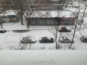 У Дніпро на Різдво завітала зима: оголошено перший рівень небезпеки