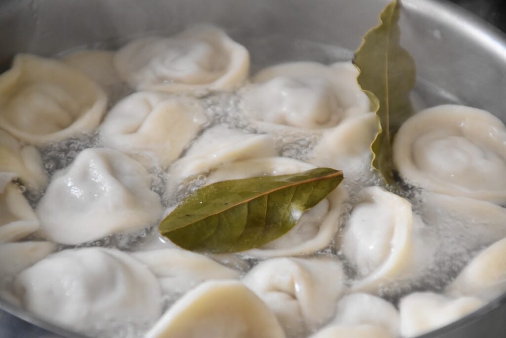 Домашні пельмені будуть смачними і не розваряться. Секрет в копійчаному порошку Домашні пельмені будуть смачними і не розваряться. Секрет в копійчаному порошку