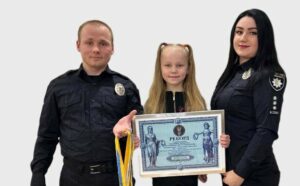 7-річна переселенка з Маріуполя у Дніпрі встановила рекорд України з повітряної гімнастики