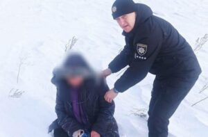 Ніч провели на морозі: під Дніпром літня пара заблукала у полі