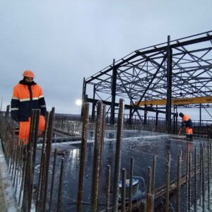 У Дніпропетровській області попри крижаний дощ та морози цілодобово будують магістральний водогін