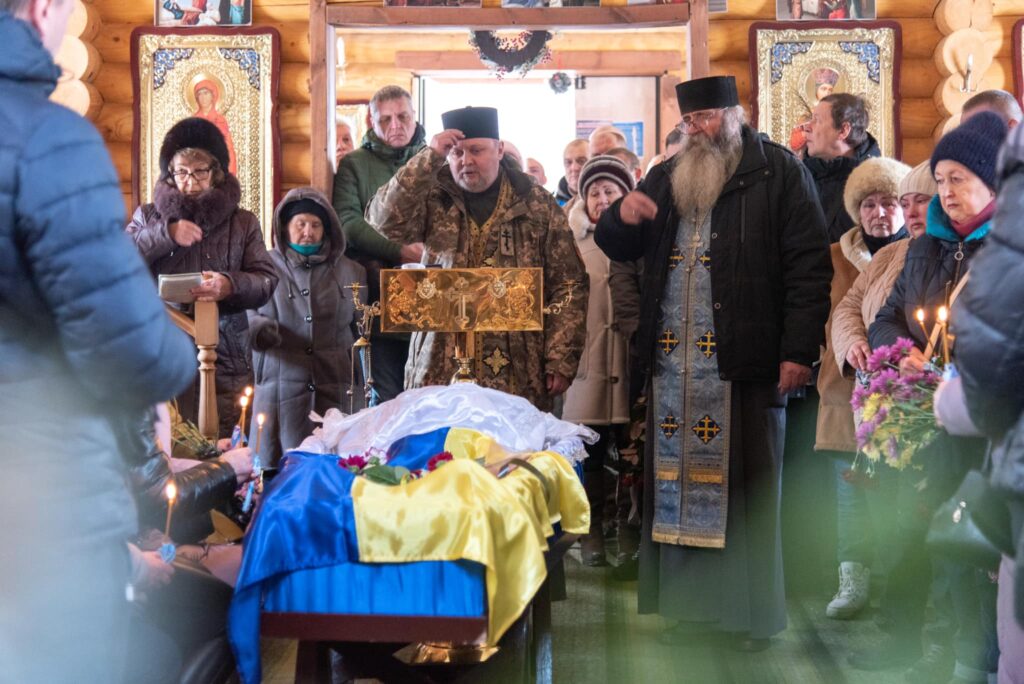 Отримав опіки більше 70% тіла: у Нікополі попрощалися із загиблим Героєм