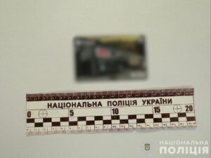 Дізналась пароль і зняла 5 тис. грн: на Дніпропетровщині жінка обікрала подругу