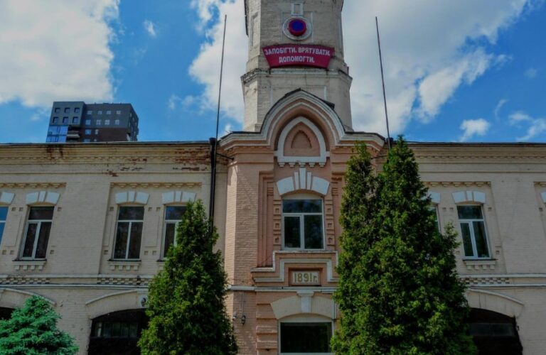 В 1917 році в цій будівлі був штаб УНР: історія найстарішої пожежної частини Дніпра