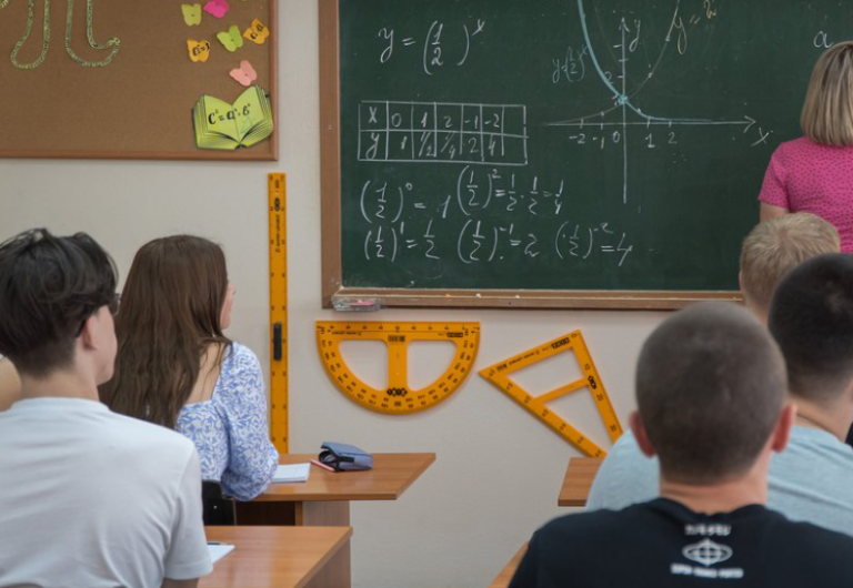 У школах Дніпропетровської області працюватимуть поліцейські - Дніпро Регіон