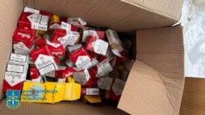 Виробництво безакцизних сигарет і алкоголю на понад $6 млн: у Дніпрі ліквідували масштабну злочинну схему