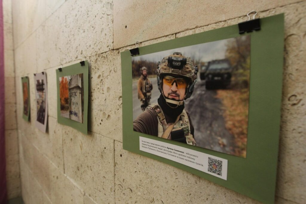 У Будинку мистецтв відкрилась фотовиставка «Будні війни» - Дніпро Регіон