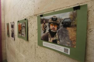 У Дніпрі у Будинку мистецтв відкрилась фотовиставка «Будні війни»