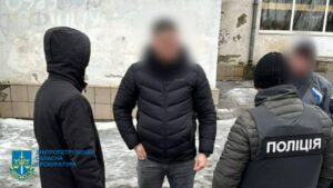 У Дніпропетровській області громадський активіст за $10 тис. допомагав ухилятись від мобілізації